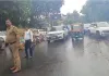 बारिश में भी नहीं डिगा हजरतगंज पुलिस का हौसला, इंस्पेक्टर विक्रम सिंह ने संभाली यातायात व्यवस्था