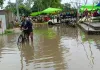 बारिश में सब्जी मंडी मे जलभराव की मार से बेहाल