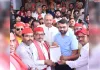 कानपुर में कलेक्ट्रेट पर सपाइयों का हल्लाबोल, CEC पर गंभीर आरोप लगाकर राष्ट्रपति के नाम सौंपा ज्ञापन