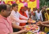 शक्तिपीठ मां पल्टादेवी  के  दर्शन कर  जिलाधिकारी ने भक्तों में बांटा प्रसाद