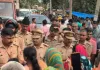 भोलू हत्याकांड : आरोपियों की गिरफ्तारी की मांग को लेकर मोहना- कोल्हुई मार्ग पर परिजन धरने पर बैठे, 2 घंटे तक रहा रास्ता जाम