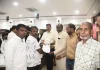 खाद्य विभाग की छापेमारी में पारदर्शिता की मांग, व्यापारियों ने सौंपा ज्ञापन
