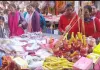 करवाचौथ के पावन पर्व पर जहां कार्यरत महिलाओं को प्रदेश सरकार द्वारा एक दिवसीय अवकाश घोषित किया गया ।उसी  खुशी में महिलाओं द्वारा बाजारों से खरीददारी करते हुए।