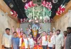 मां दुर्गा की प्रतिमाओं के पट खोलने पहुंचे समाजसेवी अमित सिंह और भाजपा नेता सुमित सिंह, युवाओं में भरा उत्साह