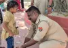 विजयादशमी पर पिपराइच थाने में दिखी शक्ति स्वरूपा कन्याओं की आराधना, थानाध्यक्ष अनूप सिंह ने पांव पखारकर किया पूजन