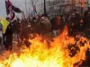 क्रिसमस पर कांप उठा पेरिस: जमकर हुई तोड़फोड़ और आगजनी 