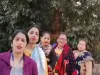 उन्नाव में महिला स्वास्थ्य कर्मियों का पतली कमरिया' गाने पर ठुमके का वीडियो हुआ वायरल