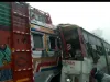 ट्रक बस की आमने सामने भिड़न्त, 2 दर्जन यात्री घायल