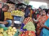 मिल्कीपुर क्षेत्र में नवरात्र के चलते में 200 रूपए किलो सेव व 80 रूपए दर्जन बिक रहा केला