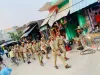 कुशीनगर : गांव गली बाजार में पैदल गस्त कर  पुलिस शांति सुरक्षा का करा रही अहसास