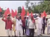बिहार : फरियादी बच्चा राम की मौत को लेकर एमाले कार्यकर्ताओं ने सीओ कार्यालय के सामने धरना प्रदर्शन किया