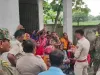 बेतिया : सीओ के गाड़ी के आगे जमीन पर लेट कर भूमिहीन दलित महिलाओं ने किया घेराव 