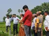 खजनी क्षेत्र गिदहा में भूमि विवाद के भौतिक सत्यापन में पहुंचे एडीएम एफआर बिनीत कुमार