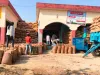 अकबरपुर मंडी में बिचौलियों का बोल बाला, किसान परेशान