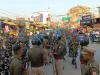 आगामी लोकसभा चुनाव के मद्देनजर शांति एवं सुरक्षा को लेकर अर्धसैनिक बल के साथ स्थानीय पुलिस ने किया फ्लैग मार्च।