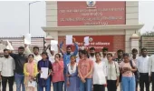 बैक पेपर और फेल घोषित किए जाने से नाराज छात्रों का प्रदर्शन,सात दिन का अल्टीमेटम।
