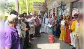 रसोई गैस की किल्लत को लेकर सपा का तहसील पर प्रदर्शन