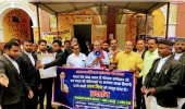 अधिवक्ताओं और बहुजन प्रबुद्ध नागरिकों नेजिलाधिकारी कार्यालय पर किया प्रदर्शन