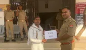 एक साल बाद पीड़ित को वापस मिले 7500 रुपये, पुलिस की सक्रियता से मिली राहत