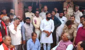 संदीप यादव हत्या कांड में शामिल दोषी बख्शे नहीं जायेंगे : परिवार से मिले सांसद, जगदंबिका पाल व विधायक श्यामधनी राही