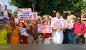 विधायक विनय वर्मा के नेतृत्व में  महिलाओं ने आक्रोश पदयात्रा निकाल भरी हुंकार