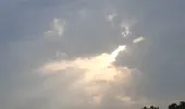 तपिश के बीच बदला मौसम, बादलों और ठंडी हवाओं से मिली राहत