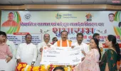 शिक्षामित्र सम्मान समारोह में 18 हजार मानदेय पर दी बधाई