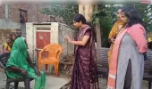 अग्निकांड पीड़ित परिवार को जिलाधिकारी ने पहुंचाई सहायता, दी गई 1.08 लाख रुपए की आर्थिक मदद