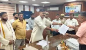 जंगल नाहरछपरा में सरकारी योजनाओं के नाम पर करोड़ों की ठगी का आरोप, डीएम को सौंपा ज्ञापन
