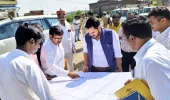 रॉबर्ट्सगंज नगर पालिका क्षेत्र में जल निकासी हेतु बन रहे नाले का जिलाधिकारी ने किया औचक निरीक्षण,  दिये गुणवत्ता व समयबद्ध निर्माण के निर्देश