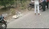 बीजपुर में देशी शराब लेकर जा रहे 4 युवकों ने किया राहगीर पर हमला, प्रसाशन के नाक के नीचे फल-फूल रहा तस्करी का खेल