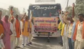 जनजाति सांस्कृतिक समागम में शामिल होने दिल्ली रवाना हुआ सोनभद्र का जत्था, धर्मांतरण के मुद्दे पर सौंपेंगे ज्ञापन