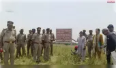 नकल माफिया सोनू सिंह की 60 लाख की संपत्ति कुर्क