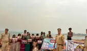 जलाशयों एवं नदी किनारों पर सोनभद्र पुलिस का विशेष जागरूकता अभियान