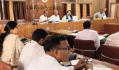 बरसात से पहले नालों की सफाई हर हाल में पूर्ण करें, लापरवाही पर होगी कार्रवाई-जिलाधिकारी