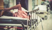 गरीब मरीज पूछ रहा है— क्या मेरा जीवन इतना सस्ता है?