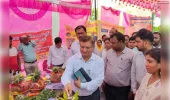जनचौपाल में प्रमुख सचिव सहकारिता ने सुनीं ग्रामीणों की समस्याएं।
