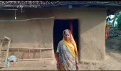 पलामू माओवादी की आतंक में पति की हत्या, 19 वर्षों से दर-दर भटक रही विधवा महिला