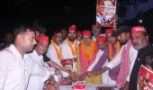 केक काटकर व वृक्षारोपण कर मनाया अखिलेश यादव का जन्म दिन 