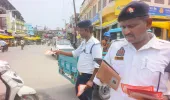यातायात पुलिस ने चलाया सड़क सुरक्षा जागरूकता अभियान