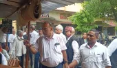 बीना वैध दस्तावेज / सीओपी धारी अधिवक्ताओं के न्यायालय में ड्रेस कोड पहनकर अनाधिकृत प्रैक्टिस की बार एसोसिएशन टीम ने की जांच पड़ताल