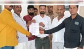 वेतन भुगतान की मांग को लेकर सफाई कर्मचारियों का प्रदर्शन, डीपीआरओ पर अभद्रता का आरोप