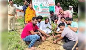 "एक पेड़ मां के नाम" अभियान के तहत भाजपा नेताओं में किया गया वृक्षारोपण