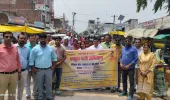 स्कूल चलो अभियान के तहत किया गया एक विशाल पैदल मार्च