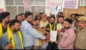 बिजली विभाग की नीतियों के विरोध में व्यापारियों का प्रदर्शन, मुख्यमंत्री के नाम सौंपा चार सूत्रीय ज्ञापन