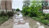 6 वर्षों से मरम्मत के इंतजार में दर्जनों गांवों को जोड़ने व गन्ना क्रय केंद्र तक जाने वाली  सड़क जर्जर
