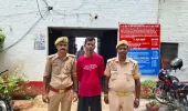 सोशल मीडिया पर फर्जी आईडी बनाकर शादी का दबाव और ब्लैकमेल करने वाला वांछित  गिरफ्तार।