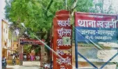 ख़जनी में बिन मां का मासूम कहां गया? 12 वर्षीय वैभव की तलाश में पुलिस, दुआओं में डूबा पूरा बाजार