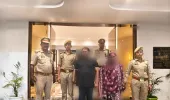 सोनभद्र में नव तस्करी गिरोह पर  जनपद पुलिस का बड़ा प्रहार,₹25-₹25 हजार के दो इनामिया मानव तस्कर गिरफ्तार