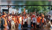 कावड़ यात्रा पर निकले श्रद्धालुओं का ब्लॉक प्रमुख ने किया स्वागत 